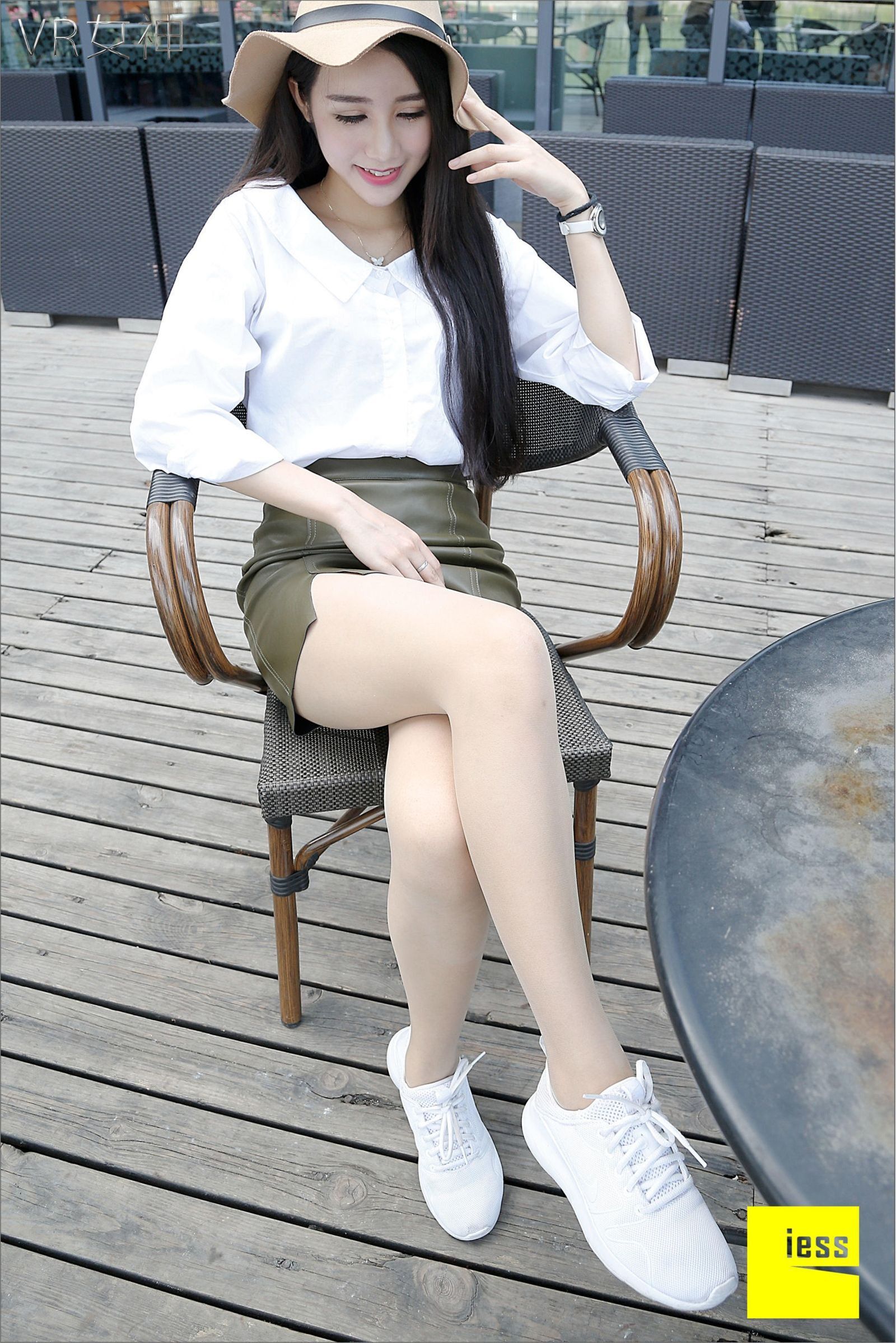 [IESS]异思趣向 女主播SASA 白球鞋的丝足梦游